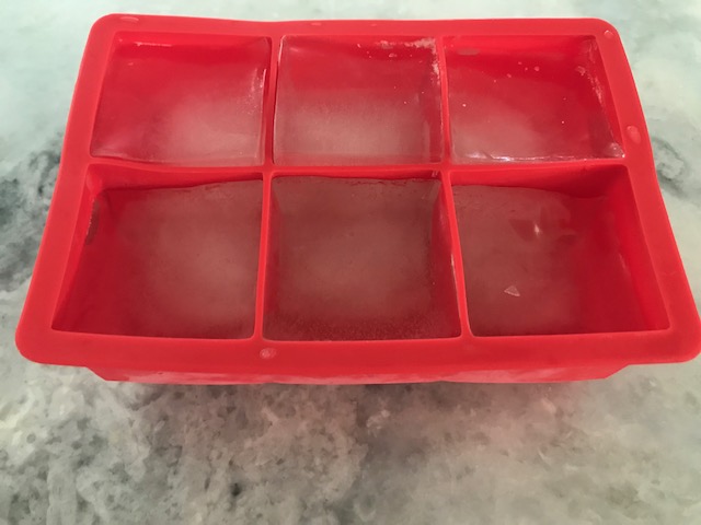 Jumbo ice cubes keep your alcohol free cocktail cold and fresh. 